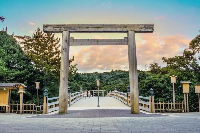 Bowing in Japan: What Tourists Actually Need to Know