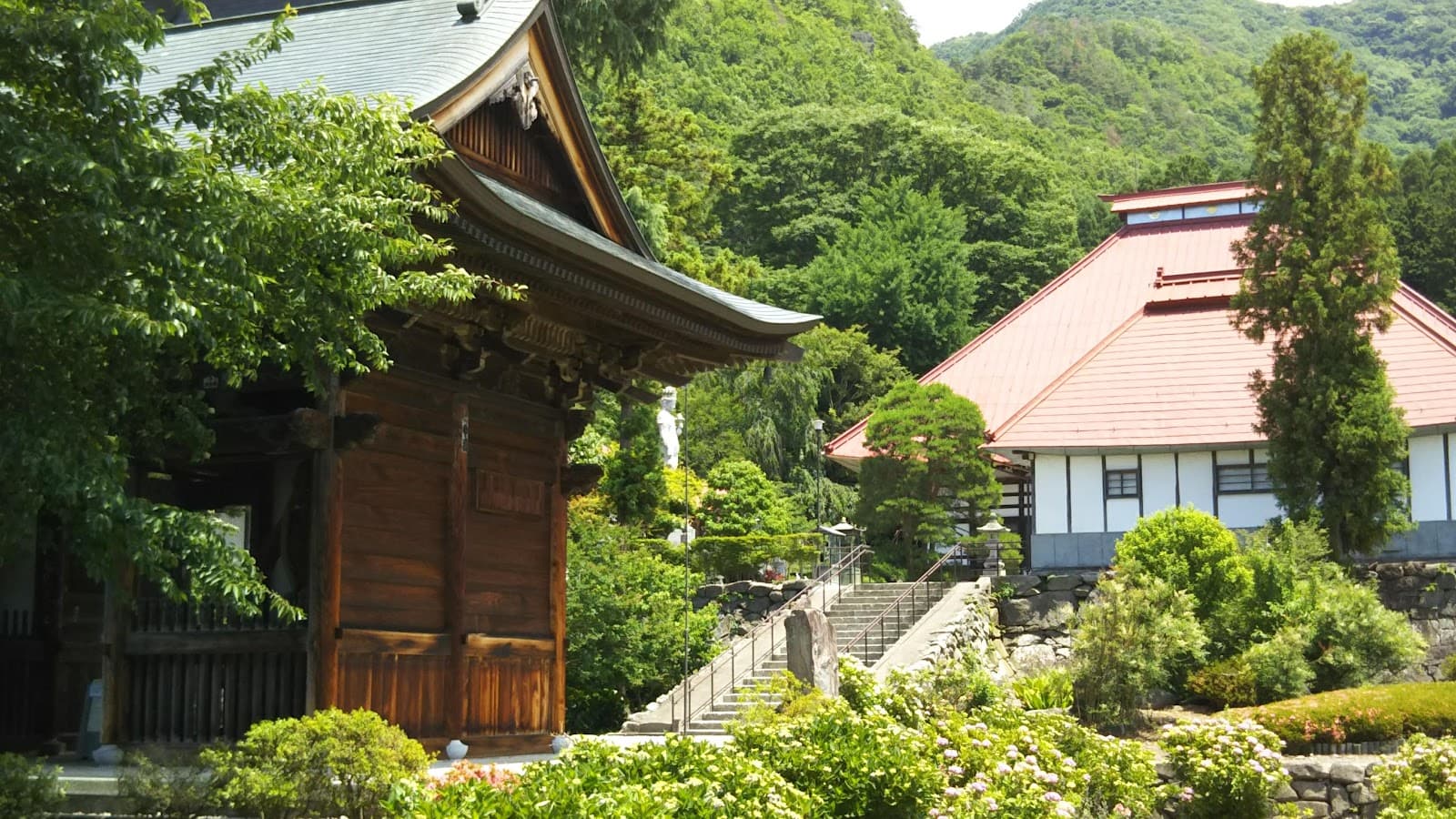 Japanese Cosmetics and Skincare: What to Buy and Where